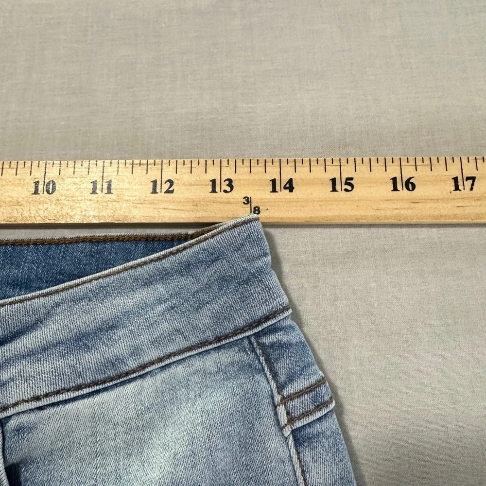 Tribal Jeans Women's 6 Straight Leg Blue Light Wash Embroidered Beaded Hem